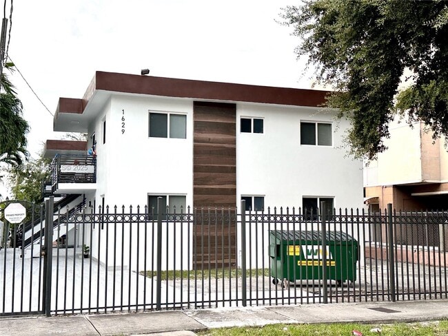 Photo - 1629 SW 3rd St Unit 5