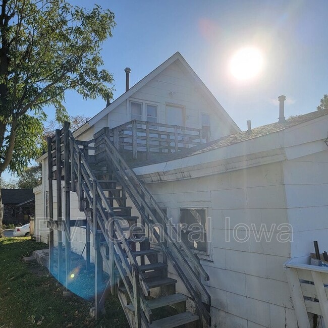 Building Photo - 2220 E Walnut St Unit Apt 3