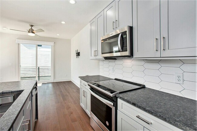 Photo - 1350 May Ave SE Unidad 1