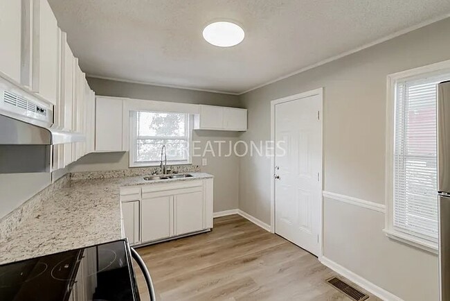 Photo - 724 84th St S