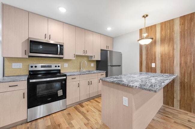 Building Photo - 6122 Walnut St Unit 2F Rental