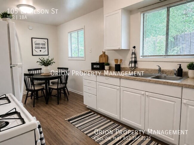 Photo - 105 E Wilson St