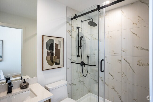 2BR, 2BA - 1113SF - Primary Bathroom - The Towns @ Trail31