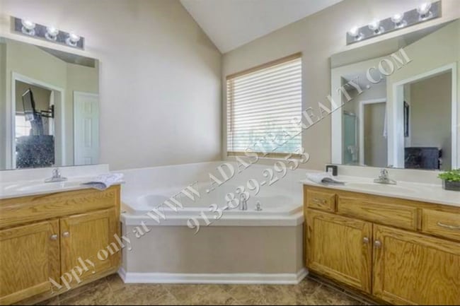 Photo - Beautiful California Split in Spring Hill-...
