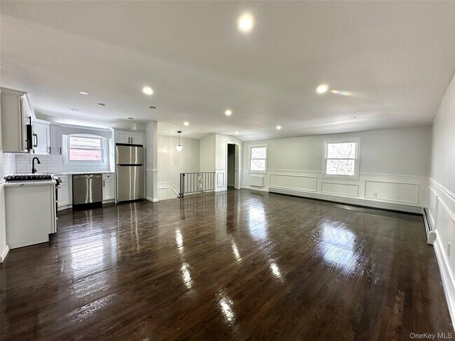 Photo - 254-16 Craft Ave Unit 2