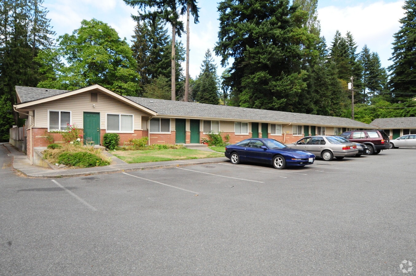 Photo - Cedar Court Apartments