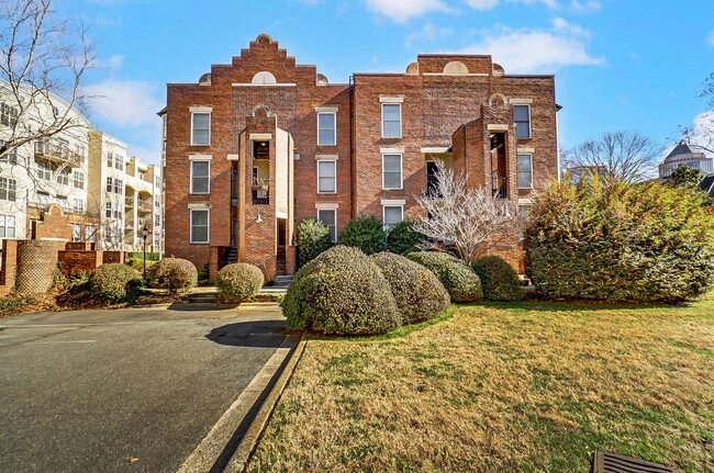 Building Photo - (Coming Soon) Fully Furnished Condo Uptown!! Unit 1