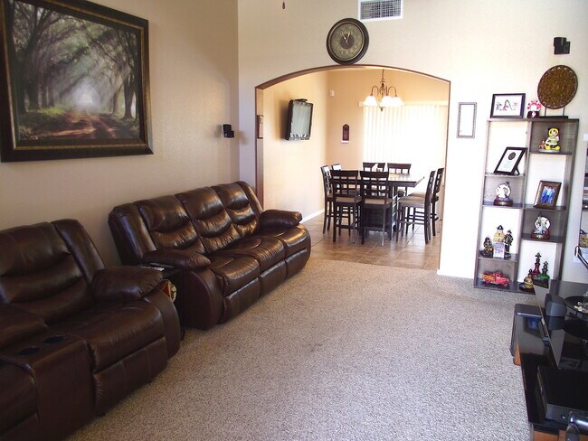 Photo - Northeast/Sandstone Ranch Estates 4bed/2.5bath with REFRIG A/C!