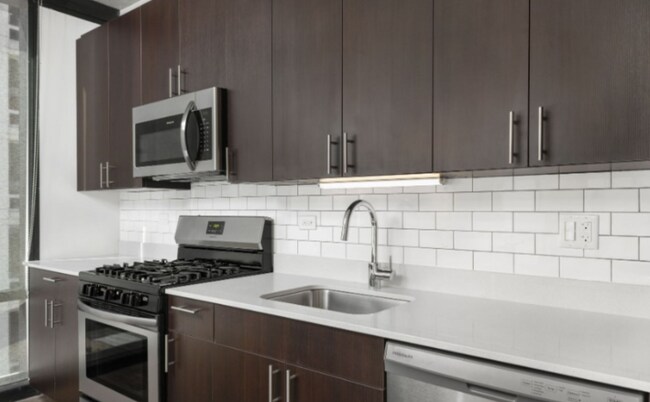 Photo - 58 E 14th St