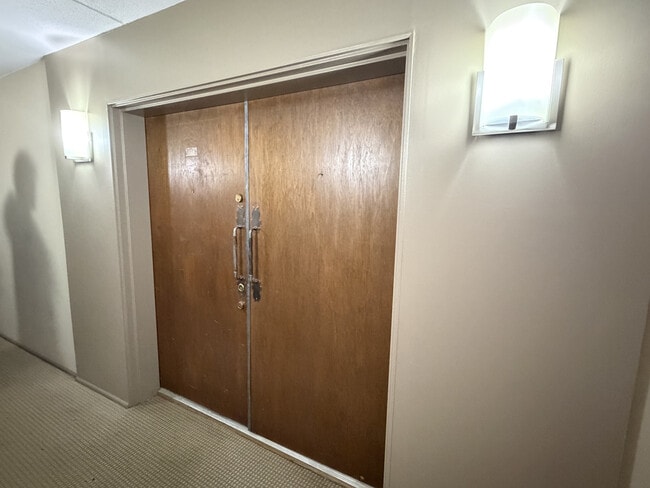 Photo - 1301 N Western Ave Unit 104