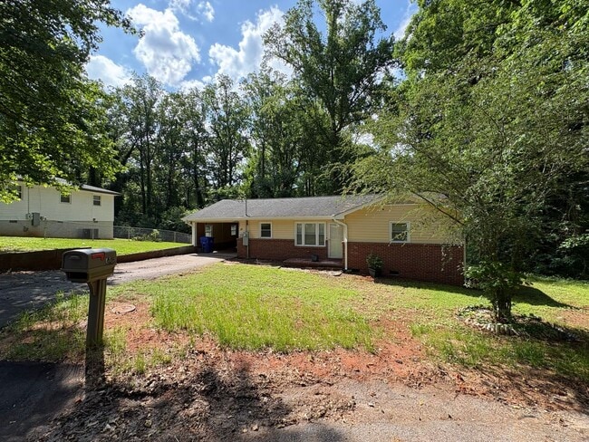 Photo - Great Location in Greenville 3 Bedroom 1.5 Bath  Minutes from Augusta Road and Downtown!!