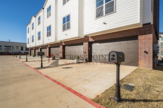 Luxury 3 bedroom, 3.5 Bath, 2 Car Garage T... - Luxury 3 bedroom, 3.5 Bath, 2 Car Garage T... Townhome