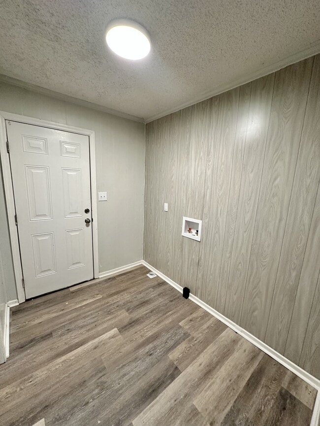 Photo - 724 Illinois Rd