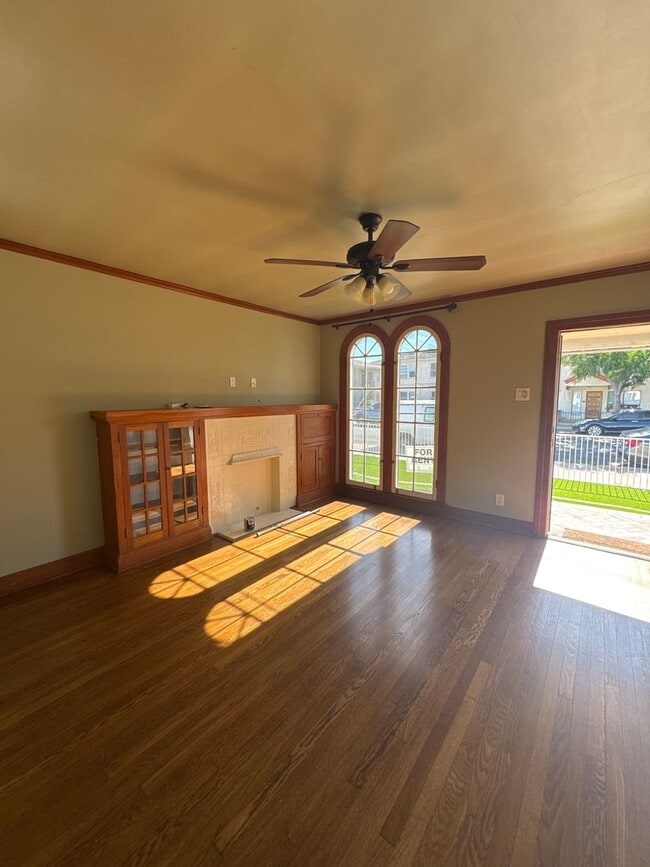 Building Photo - MUST SEE!! Unit 550