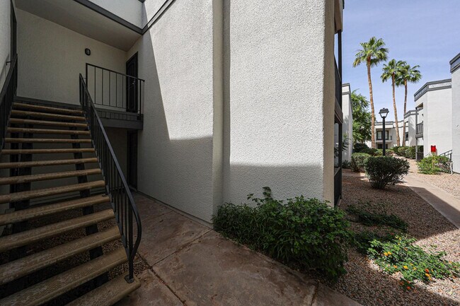 Photo - 740 W Elm St Unit 214