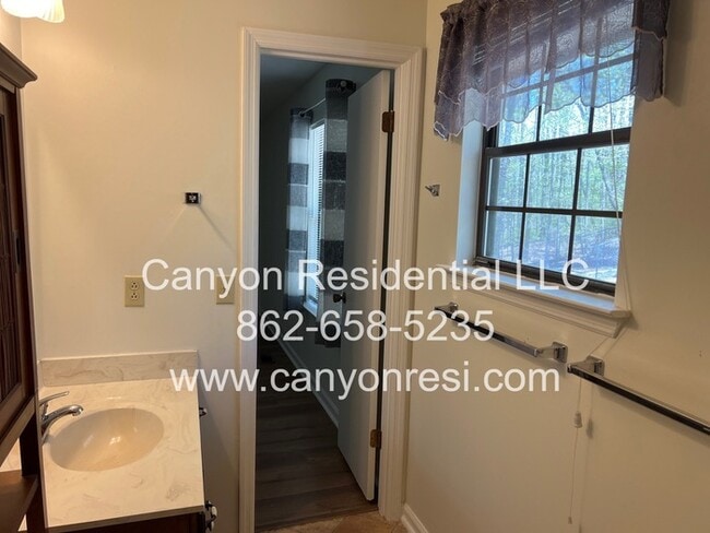 Photo - 2494 Shenandoah Dr