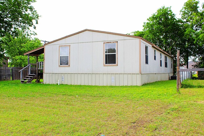 Spacious 4 bedroom mobile home ready for a... - Spacious 4 bedroom mobile home ready for a...