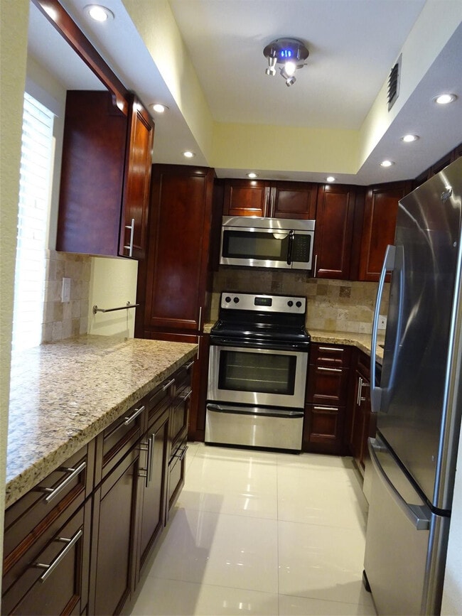 Photo - 2801 N Palm Aire Dr Unidad 308