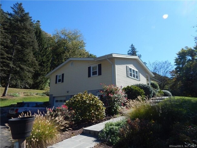 Photo - 967 Derby-Milford Rd