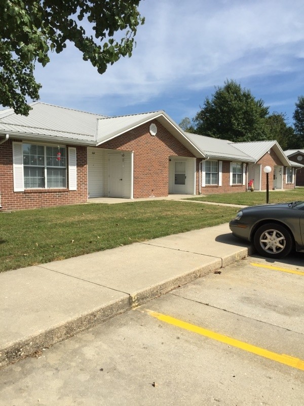 Building Photo - Salem Villa Apartments