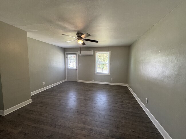 Photo - 2101 Montclair Ave