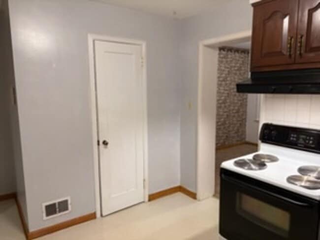 Photo - 8100 - 547/549 COURT AVE. (WESTON) Unit 549