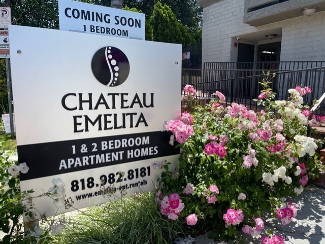 Chateau Emelita Apartments - Chateau Emelita Apartments