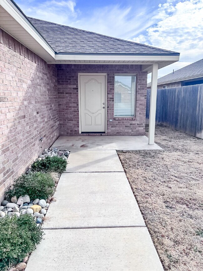 Building Photo - Primrose Pointe Duplex!