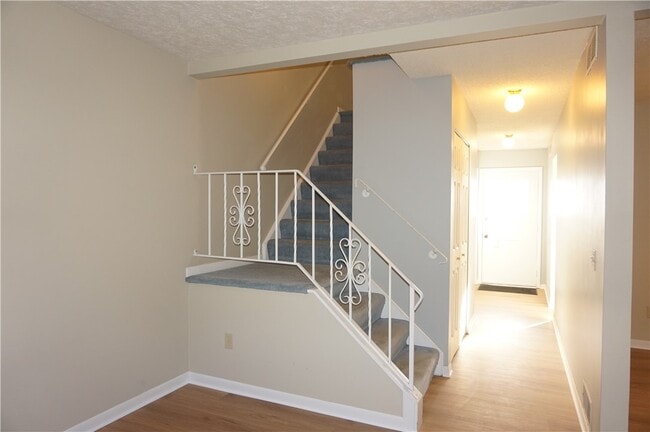 Building Photo - 663 French Rd