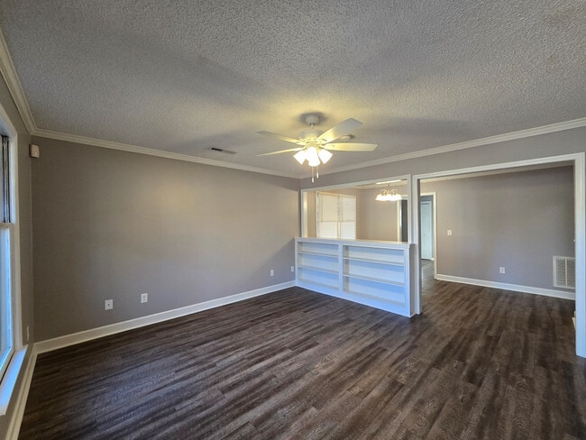 Photo - 2230 Tudor St