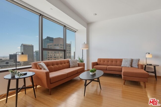 Photo - 1100 Wilshire Blvd Unit 2808