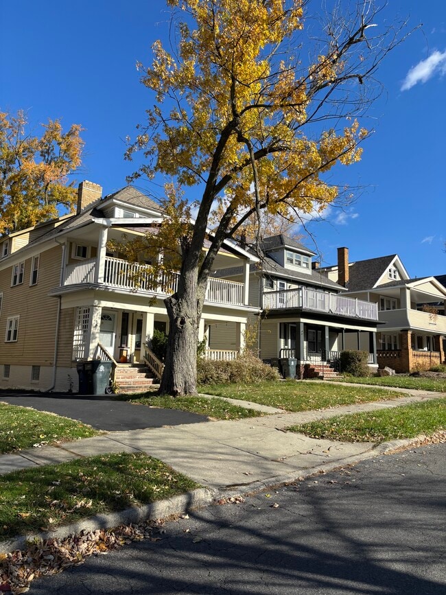 Building Photo - 3153 Kensington Rd Unit 1