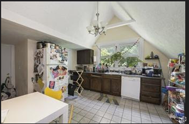 Building Photo - 49 Bennett St Unit 2 Rental
