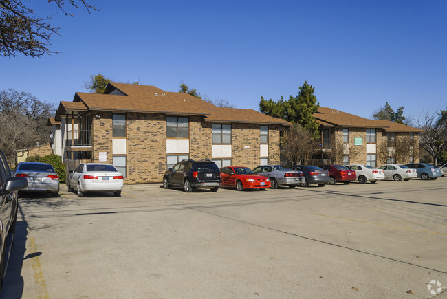 Building Photo - Oak Court Apartments