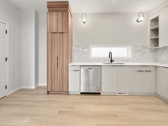 Photo - 9303-9123 123 Ave NW