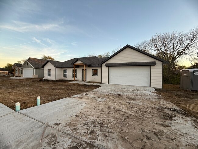 Photo - 104 Kirkland St