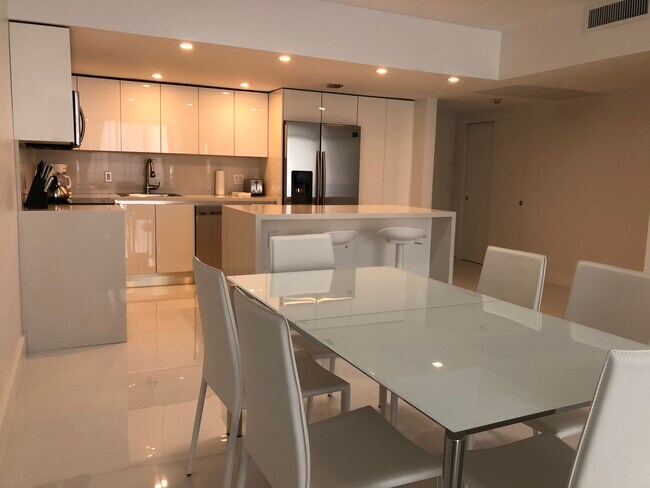 Photo - 19390 Collins Ave Unit 911