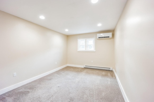 Photo - 740 River Rd