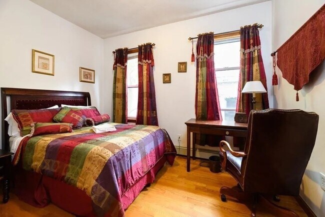 Building Photo - 469 Windsor St Unit 1 Rental