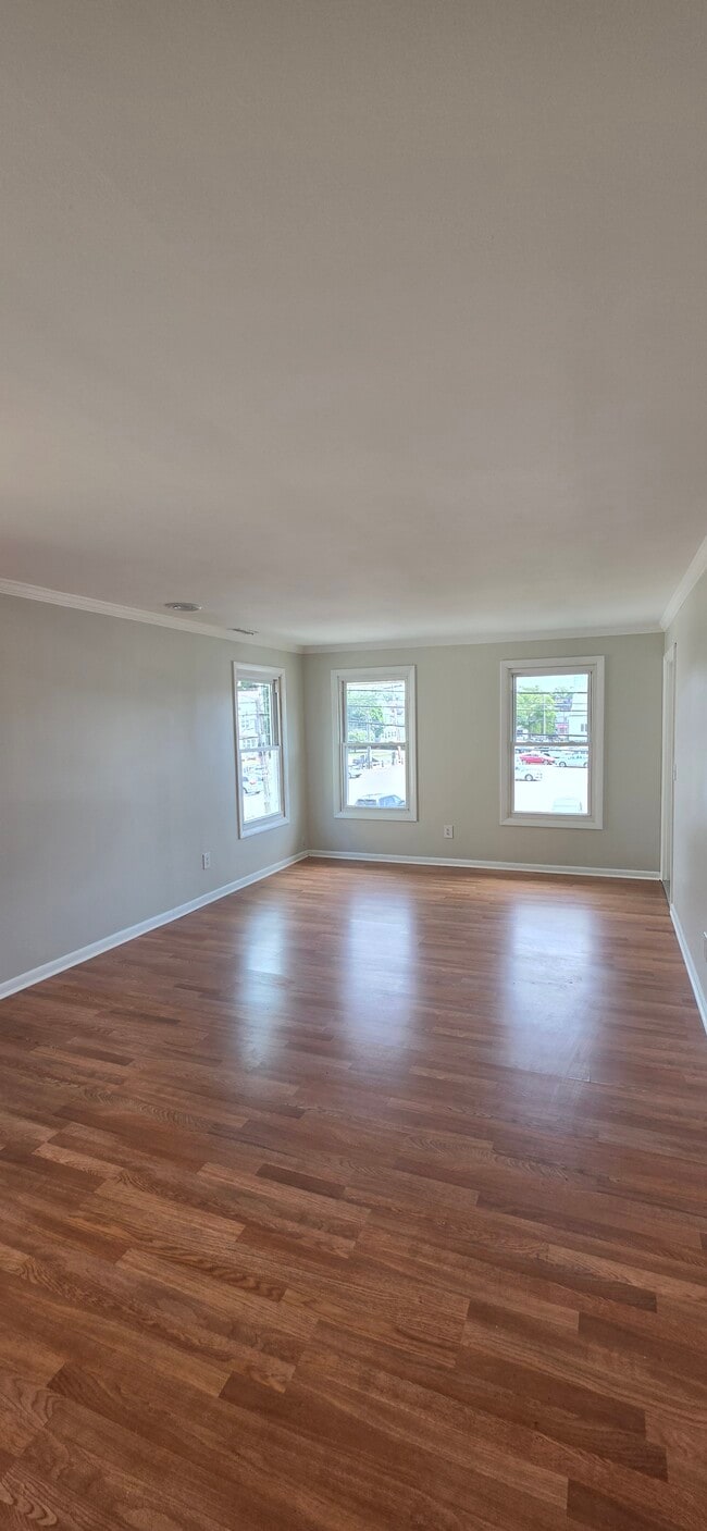 Photo - 736 Savin Ave
