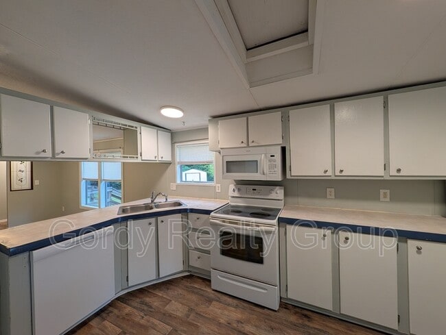 Photo - 3166 Redbud Ln