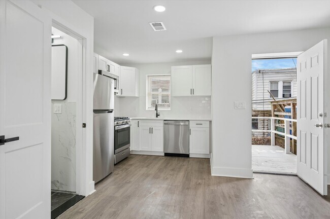 Photo - 5815 N 21st St