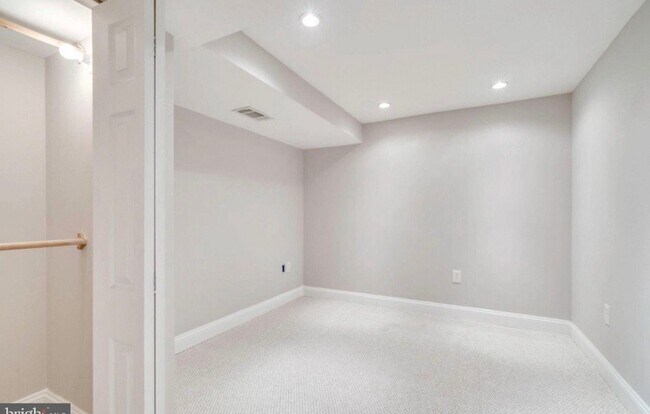 Photo - 6430 Gildar St