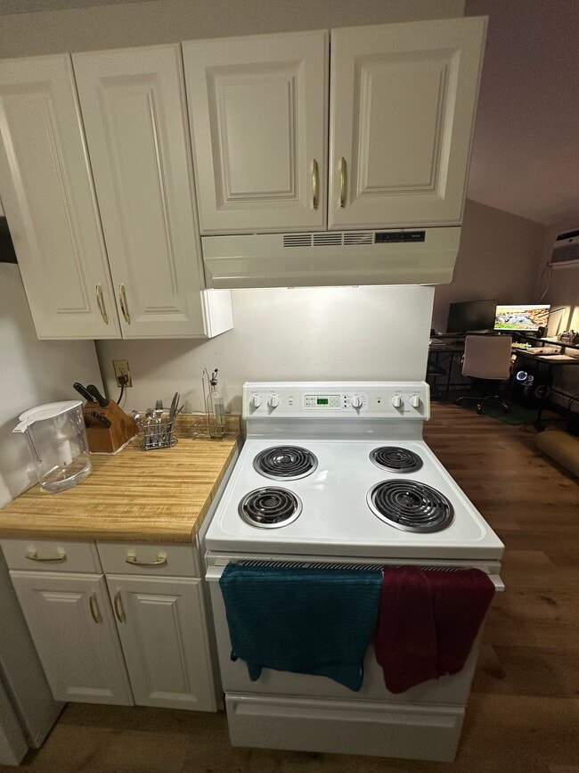 Building Photo - 819 Smetana Rd Unit 5 Rental