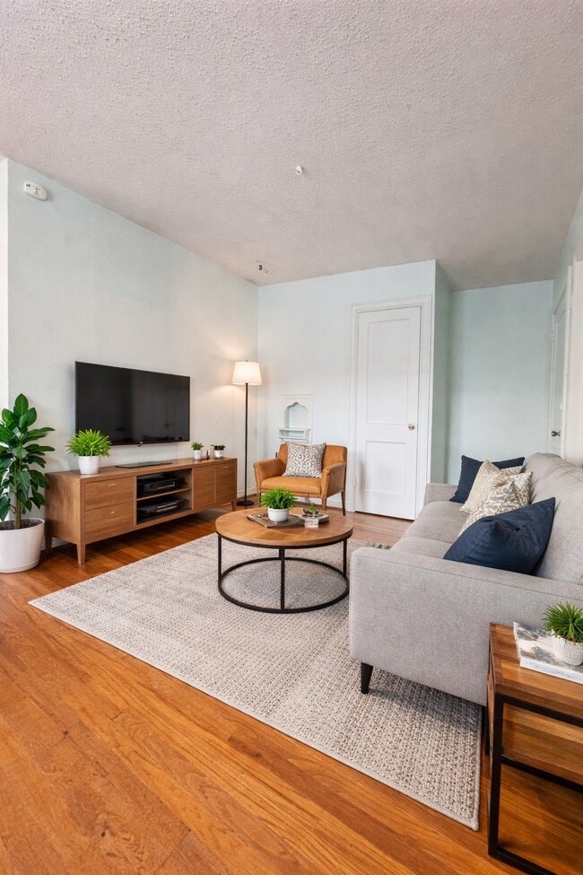 Building Photo - 1502 Elmen St Unit 3