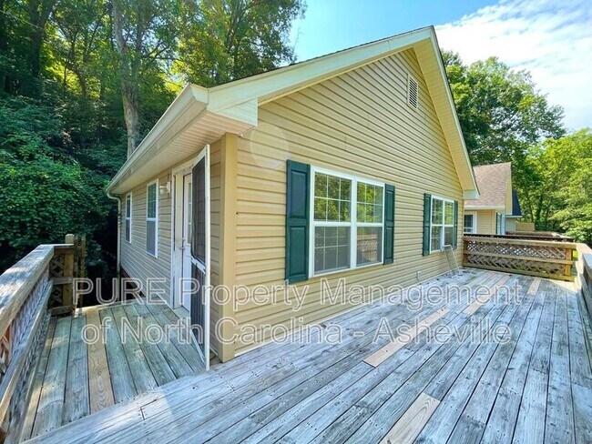 Photo - 305 Stevens Ln