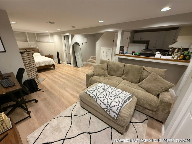 Photo - 868 E 2nd St Unidad 1