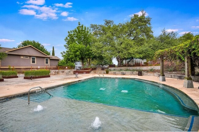 Photo - 2913 Saville Loop