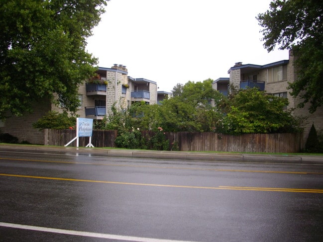 Photo - Twin Dolphin/Creekside