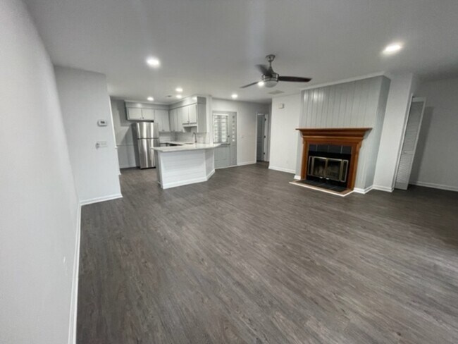 Photo - 1030 Marsh Ct Ln